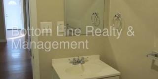 Room in 3 Bedroom Home at Plainview Rd Gallery 15