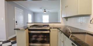 3 Bed | 1 Bath | Mid Town | $1400 Gallery 11