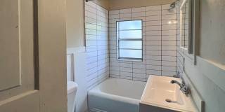 1BR/1BA UPDATED Apartment in Duck Pond Area - Available Early August! Gallery 12