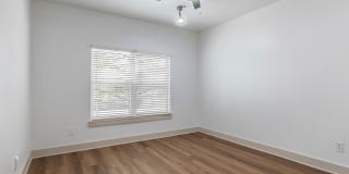 5225 Maple Avenue Gallery 3