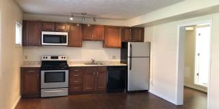 Maple Court Apartments - Where City Convenience Meets Neighborhood Charm! Gallery 5
