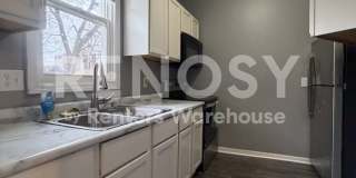 Available Now 5 bedroom 2 bath Duplex in Minneapolis Gallery 4
