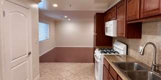 3 bedroom 2 bath condo on Vanowen Gallery 7