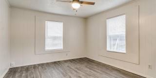 217 E Daws Street Gallery 3