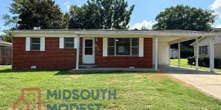 Welcome to this 3 Bedroom/1 Bathroom Home in Paragould AR - $1,200/month Gallery 1