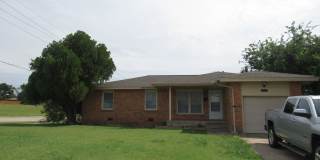 Great Home located close to shopping, restaurants, Hospital and  easy access to Ft Sill. Gallery 1