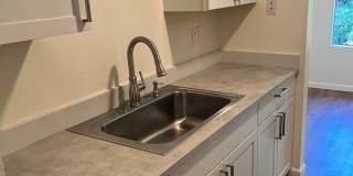 Newly renovated 2 bed x 1 bath on top floor in Kirkland! Gallery 5