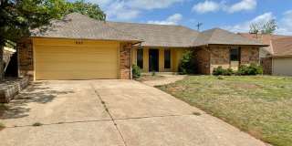 Beautiful 3 bed 2 bath home in a great location!! Gallery 1