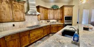 Beautiful Home in an Exclusive Gated Community Gallery 11