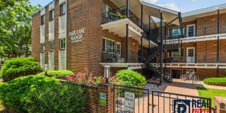 Charming 2 Bed, 1 Bath Condo in Prime Location! Gallery 1