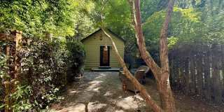 PEACEFUL MADRONE CANYON ONE BEDROOM COTTAGE NEAR DOWNTOWN LARKSPUR Gallery 1