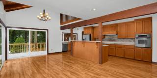 Private 4 Bedroom Retreat on 5-Acres Cottage Lake Gallery 17