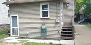 177 N Riverbank Street Gallery 23