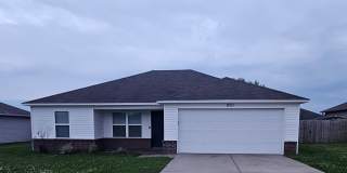 Wonderful home located in Bentonville's Silver Meadow Subdivision Gallery 1