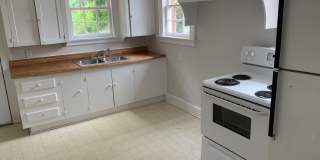 2 Bed, 1 Bath in Rosewood | Available Late August Gallery 5