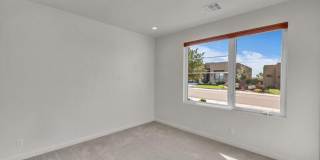 4 Bed, 3 car garage, private pool for rent! Gallery 17