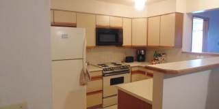 Short-mid term housing, furnished condo 2 bed/2 bath walking distance to Pearl St., CU and close to Hiking and Biking Gallery 5