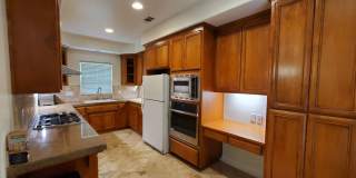 Charming Luxury Home near Downtown & Shopping Gallery 10
