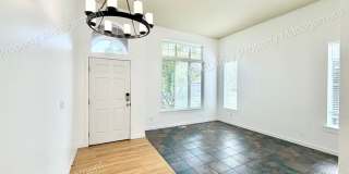 BEAUTIFUL 5 Bedroom in Bothell w/ Large Kitchen and Fenced Yard! ~ Gallery 1