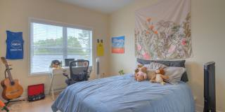 Furnished - 4- Bedroom Townhome - Perfect for Roommates Gallery 12
