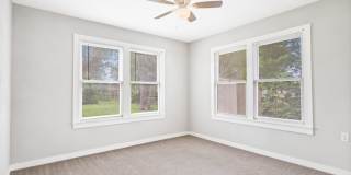 Charming 2 Bedroom Home with Office & Oversized Backyard in Schertz Gallery 16