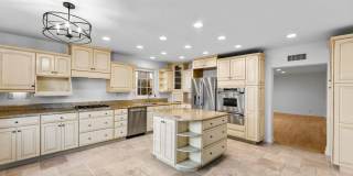 Spacious 3-Bedroom Lido Residence with Rooftop Deck | Moments from the Harbor Gallery 1