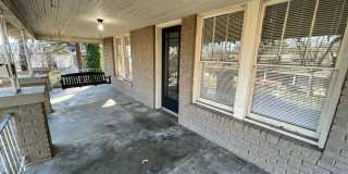 Adorable Hillcrest Bungalow with 3 bedrooms and 2 bathrooms. Gallery 21