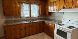Charming 2 Bed, 1 Bath Triplex Gallery 6