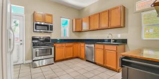 Charming Victorian Home in the Desirable Cole Neighborhood!- Available Early July!! Gallery 7