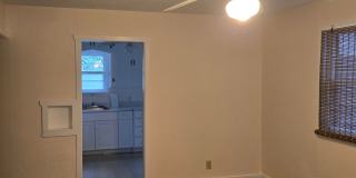 CUTE 2 bedroom, 1 bath cottage on WESTSIDE of Colorado Springs Gallery 3