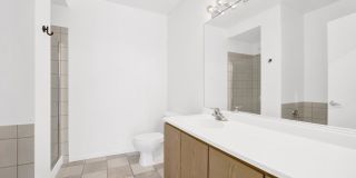 600 North Dearborn Street Gallery 17
