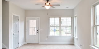 Beautiful Town Home with Garage in Chelsea... Available to View Now!!! Gallery 16