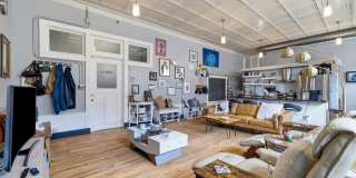 *Beautifully Updated & Unique 1BD/2BA Condo Unit Available in South Side* Gallery 14