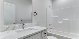 Beautiful Three Bedroom, Two Bathroom Gallery 18