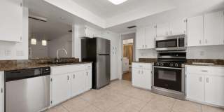 WELCOME TO THIS BEAUTIFULLY UPDATED 2 BEDROOM, 2 BATHROOM VILLA LOCATED IN THE DESIRABLE CENTER GATE COMMUNITY OF SARASOTA! Gallery 23
