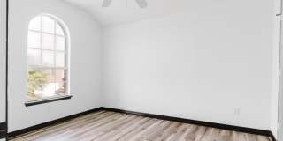 1733 Elm Street Gallery 16