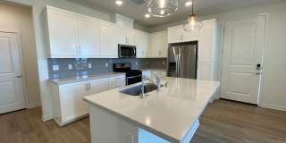 3 bedroom 2.5 home with Canyon view in San Marcos! Gallery 1