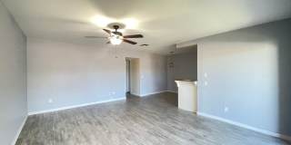 2 Bed / 2 Bathroom w/ Laundry & A/C in unit Gallery 1