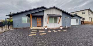 Live Comfortable in a Modern Paradise Home! Gallery 1