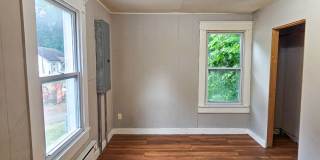 2 bedroom | 1 bathroom | Entire HOME- Freshly painted! Gallery 17