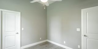 549 Strong Avenue Gallery 24