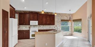 Amazing 4 Bedroom, 3 Bath home plus large 21'x11' loft located in Parkland Isles! Gallery 12