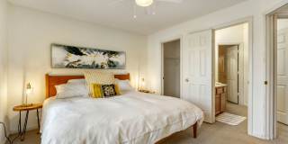 Top-Floor Serenity: Bright & Modern Fully Furnished Boulder Retreat Gallery 17