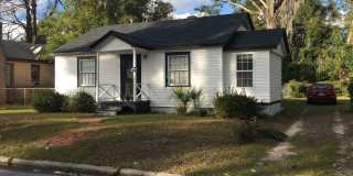 Single Family Home with large fenced back yard Gallery 1