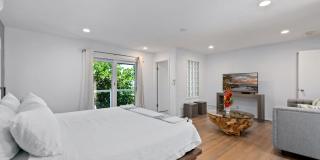 Oceanfront Wailupe Beach House w/ Pool & Hot Tub Gallery 40