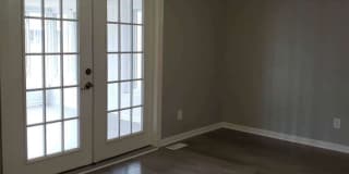 Beautiful, spacious 3 bed 2 bath home in Englewood Gallery 21