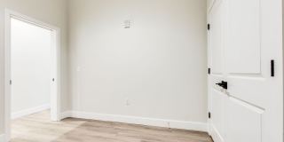 NOW LEASING - GALLERY GARDEN APTS Gallery 52
