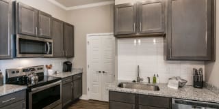 Vintage Foxland Apartments Gallery 7