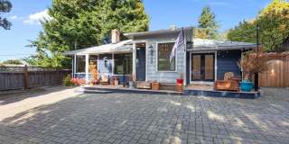 Beautifully Renovated 4-Bedroom Seattle Home with Incredible Backyard Gallery 1