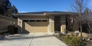 Beautiful 3 Bed/2.5 Bath Home in SE Bend - Ruby Peak Lane Gallery 1